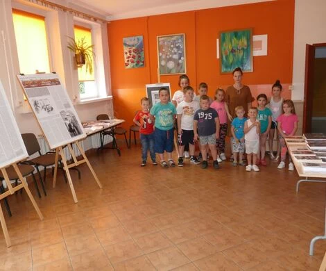 2021.07.29 - DZIECI NA WYSTAWIE "77. ROCZNICA ZBRODNI WOŁYŃSKIEJ"