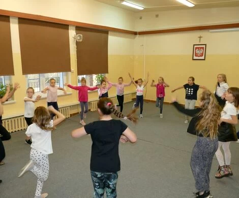 2021.11.10 - ZAJĘCIA TANECZNE - GRUPA STARSZA