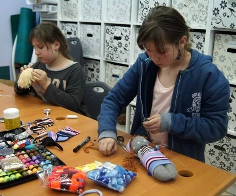 2022.01.25 - Laleczki ze skarpetki - ZAJĘCIA PLASTYCZNE