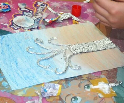 2022.02.01 - DRZEWA Z FOLII ALUMINIOWEJ - ZAJĘCIA PLASTYCZNE