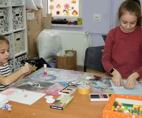 2022.02.01 - DRZEWA Z FOLII ALUMINIOWEJ - ZAJĘCIA PLASTYCZNE