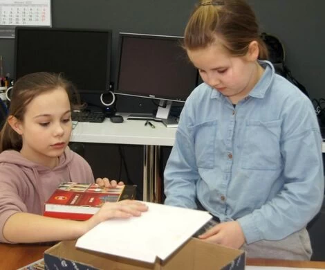 2022.02.03 - PROJEKTUJEMY SWETRY ZIMOWE - ZAJĘCIA PLASTYCZNE