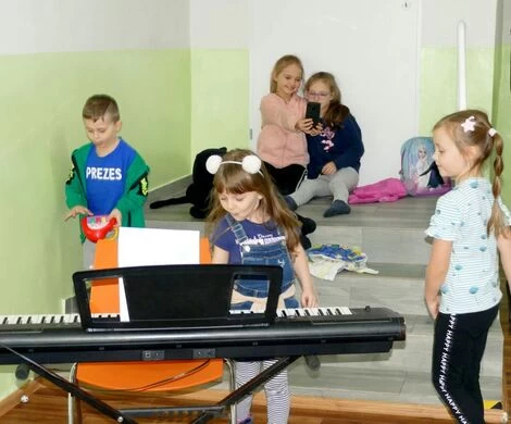 2022.02.23 - KOMU SŁOŃ NADEPNĄŁ NA UCHO?