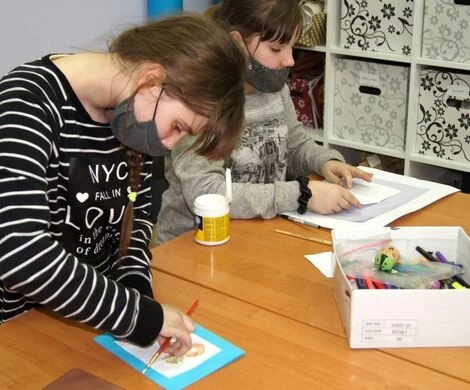 2022.03.08 - LAURKI NA DZIEŃ KOBIET - ZAJĘCIA PLASTYCZNE