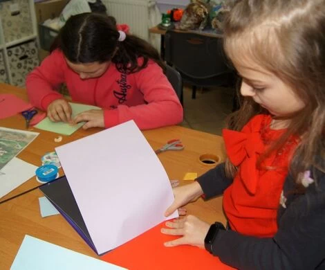 2022.03.08 - LAURKI NA DZIEŃ KOBIET - ZAJĘCIA PLASTYCZNE