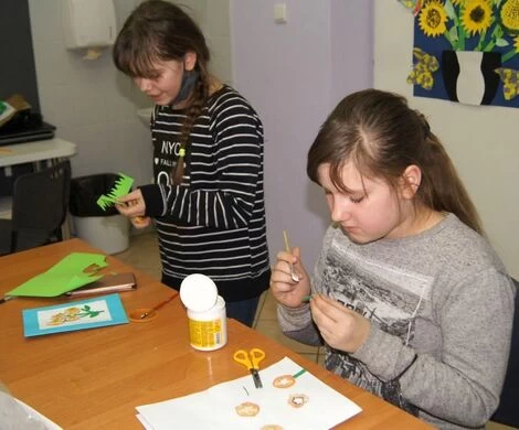 2022.03.08 - LAURKI NA DZIEŃ KOBIET - ZAJĘCIA PLASTYCZNE