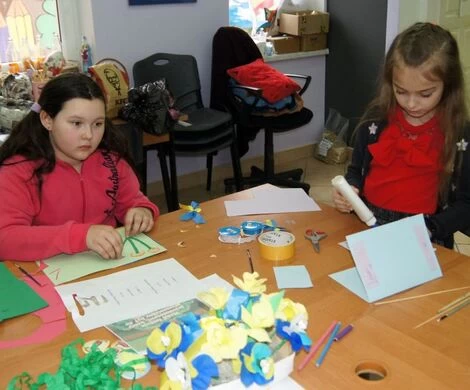 2022.03.08 - LAURKI NA DZIEŃ KOBIET - ZAJĘCIA PLASTYCZNE