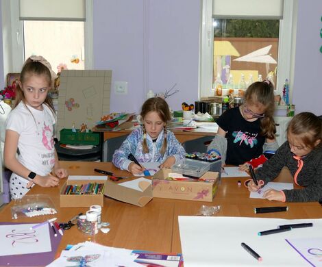 2022.05.13 - PROJEKTUJEMY INICJAŁY - ZAJĘCIA PLASTYCZNE