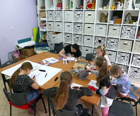 2022.05.13 - PROJEKTUJEMY INICJAŁY - ZAJĘCIA PLASTYCZNE