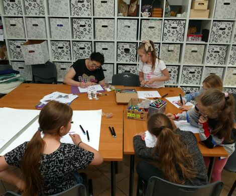 2022.05.13 - PROJEKTUJEMY INICJAŁY - ZAJĘCIA PLASTYCZNE