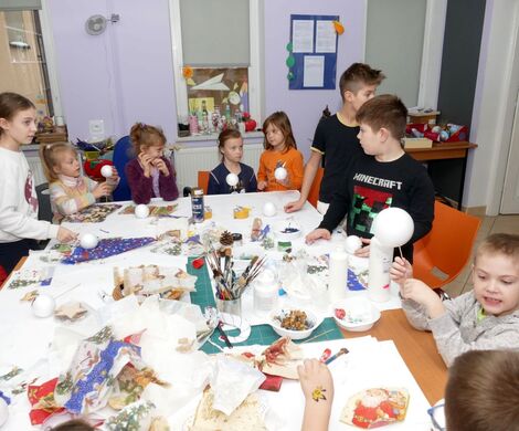 2022.12.16 - BOMBKI CHOINKOWE - ZAJĘCIA PLASTYCZNE