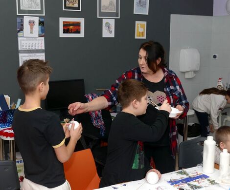 2022.12.16 - BOMBKI CHOINKOWE - ZAJĘCIA PLASTYCZNE