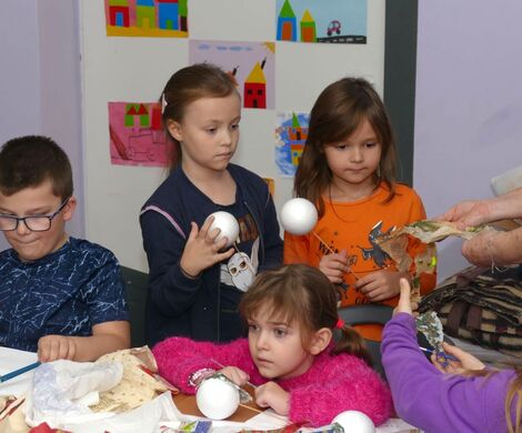 2022.12.16 - BOMBKI CHOINKOWE - ZAJĘCIA PLASTYCZNE