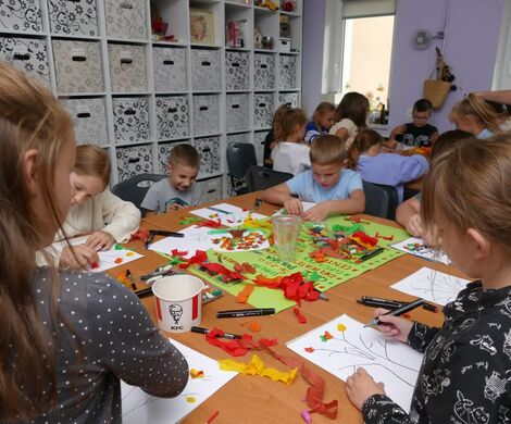 2023.10.06 - KOLOROWE DRZEWO - ZAJĘCIA PLASTYCZNE