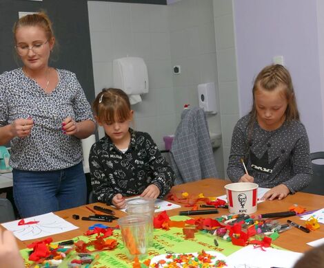 2023.10.06 - KOLOROWE DRZEWO - ZAJĘCIA PLASTYCZNE