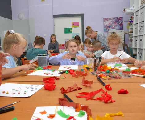 2023.10.06 - KOLOROWE DRZEWO - ZAJĘCIA PLASTYCZNE