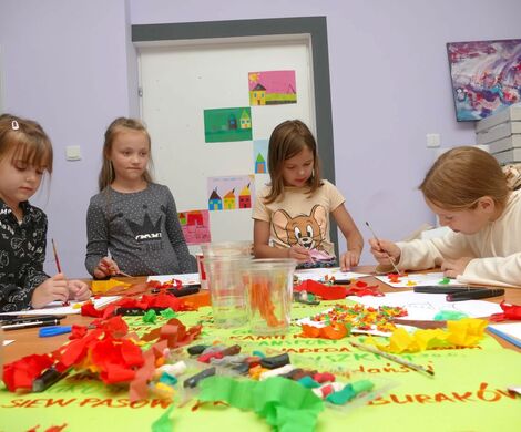 2023.10.06 - KOLOROWE DRZEWO - ZAJĘCIA PLASTYCZNE