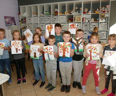 2023.10.06 - KOLOROWE DRZEWO - ZAJĘCIA PLASTYCZNE