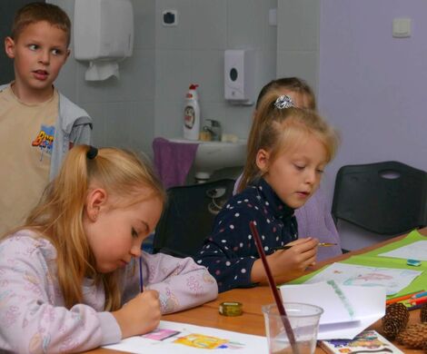 2023.10.13 - JESIENNY NIETOPERZ oraz ULUBIONA POSTAĆ Z BAJKI - ZAJĘCIA PLASTYCZNE