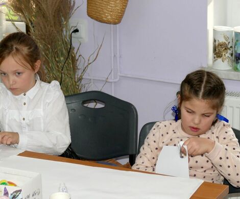 2023.11.10 - KOTYLIONY NA ŚWIĘTO NIEPODLEGŁOŚCI - ZAJĘCIA PLASTYCZNE