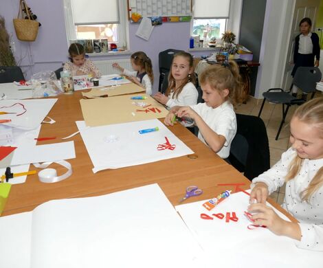 2023.11.10 - KOTYLIONY NA ŚWIĘTO NIEPODLEGŁOŚCI - ZAJĘCIA PLASTYCZNE
