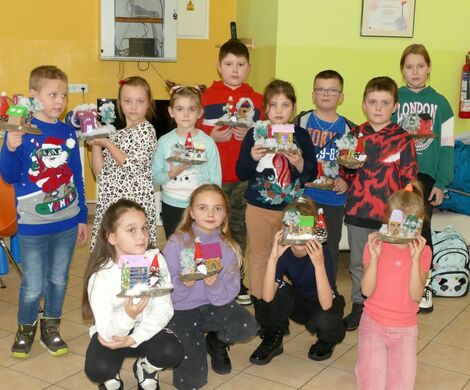 2023.12.08 - ŚWIĄTECZNY STROIK Z PRACOWNI PLASTYCZNEJ