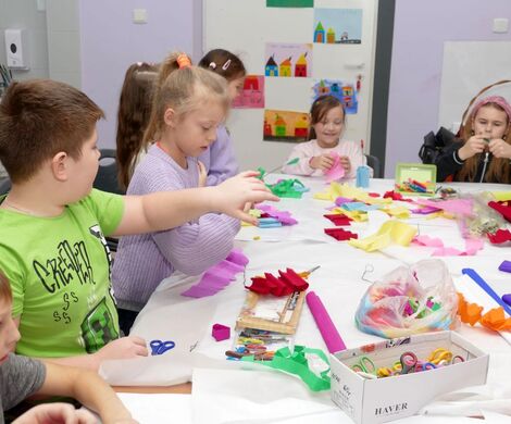 2024.01.19 - KWIATY NA DZIEŃ BABCI I DZADKA - ZAJĘCIA PLASTYCZNE