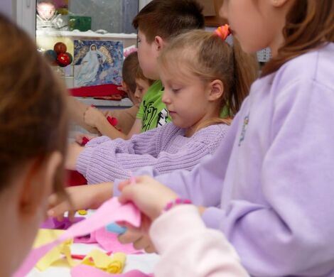 2024.01.19 - KWIATY NA DZIEŃ BABCI I DZADKA - ZAJĘCIA PLASTYCZNE