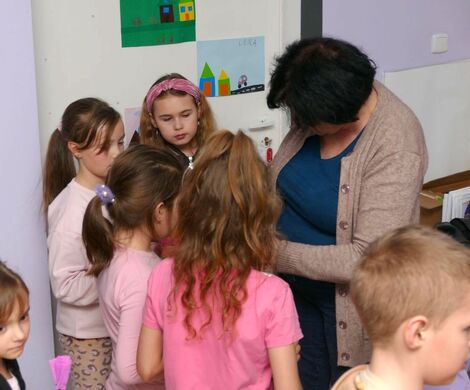 2024.01.19 - KWIATY NA DZIEŃ BABCI I DZADKA - ZAJĘCIA PLASTYCZNE