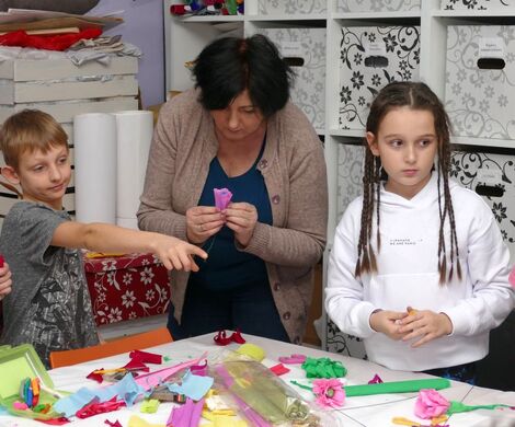 2024.01.19 - KWIATY NA DZIEŃ BABCI I DZADKA - ZAJĘCIA PLASTYCZNE