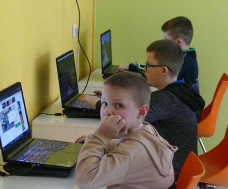 2024.01.19 - KWIATY NA DZIEŃ BABCI I DZADKA - ZAJĘCIA PLASTYCZNE