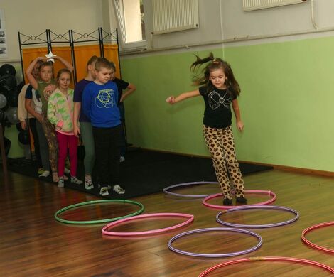 2024.01.31 - ZABAWY Z KSIĄŻKĄ - GRY I ZAJĘCIA RUCHOWE