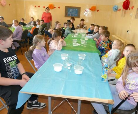 2025.02.24 - Ferie zimowe, tworzenie świec żelowych, gry i zabawy