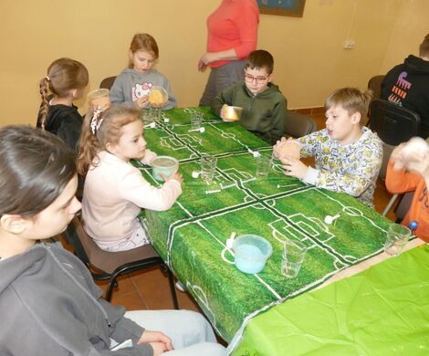 2025.02.24 - Ferie zimowe, tworzenie świec żelowych, gry i zabawy