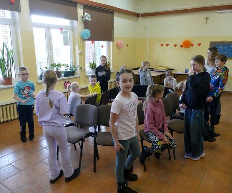 2025.02.24 - Ferie zimowe, tworzenie świec żelowych, gry i zabawy