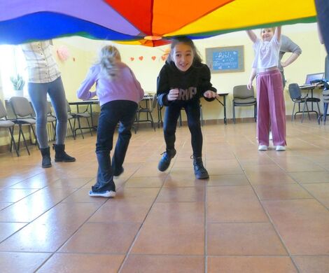 2025.02.24 - Ferie zimowe, tworzenie świec żelowych, gry i zabawy