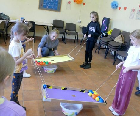 2025.02.24 - Ferie zimowe, tworzenie świec żelowych, gry i zabawy