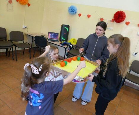 2025.02.24 - Ferie zimowe, tworzenie świec żelowych, gry i zabawy
