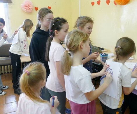 2025.02.24 - Ferie zimowe, tworzenie świec żelowych, gry i zabawy
