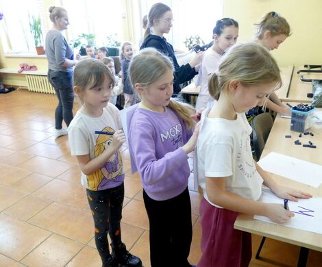 2025.02.24 - Ferie zimowe, tworzenie świec żelowych, gry i zabawy