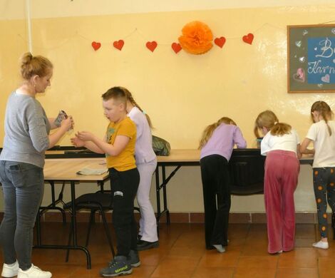 2025.02.24 - Ferie zimowe, tworzenie świec żelowych, gry i zabawy
