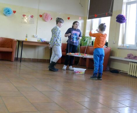 2025.02.24 - Ferie zimowe, tworzenie świec żelowych, gry i zabawy