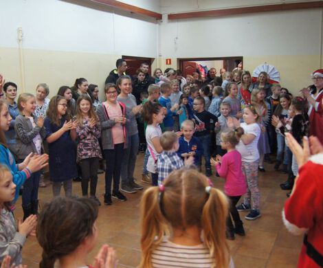 MIKOŁAJKI Z GMINNEGO PROGRAMU PROFILAKTYKI UZALEŻNIEŃ