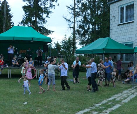 PIKNIK RODZINNY W SKOMOROCHACH MAŁYCH