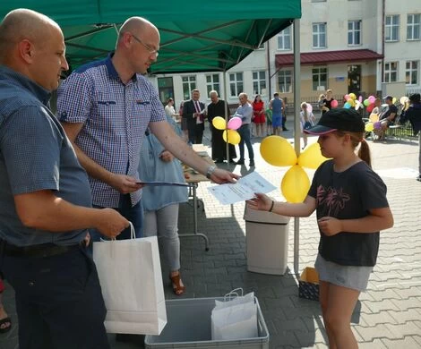 POPOŁUDNIE Z IZBĄ PAMIĘCI W GRABOWCU