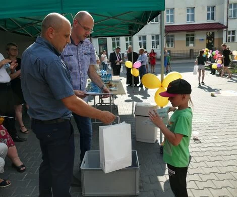 POPOŁUDNIE Z IZBĄ PAMIĘCI W GRABOWCU