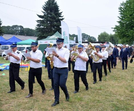 ORKIESTRA DĘTA NA WYSTAWIE ZWIERZĄT HODOWLANYCH W SITNIE