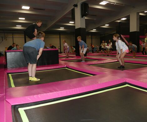 WYJAZD DO PARKU TRAMPOLIN