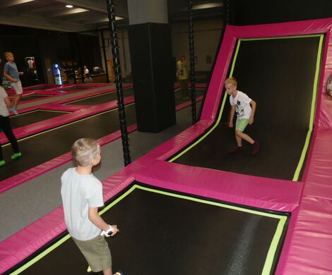 WYJAZD DO PARKU TRAMPOLIN