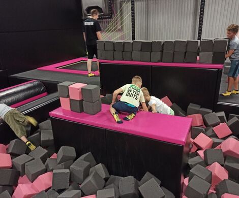 WYJAZD DO PARKU TRAMPOLIN